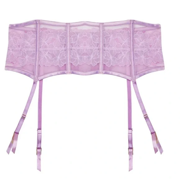 Playful promise - Picture 4 of 11